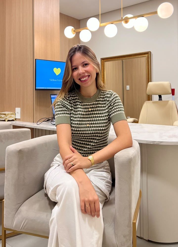 Melissa Ferreira em seu consultório de nutrição em Uberlândia